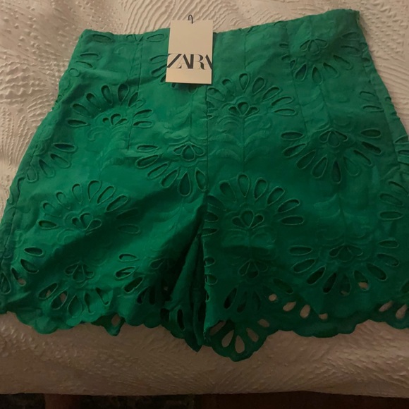 ZARA GREEN EYELET SHORTS - Picture 3 of 5